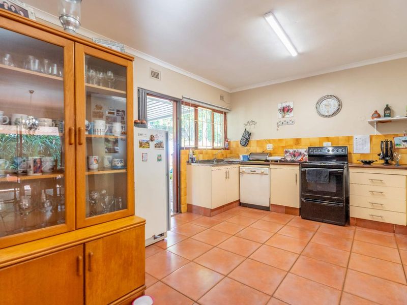 Spacious Family Home with Guest Cottage in Forest Hills - Photo 7