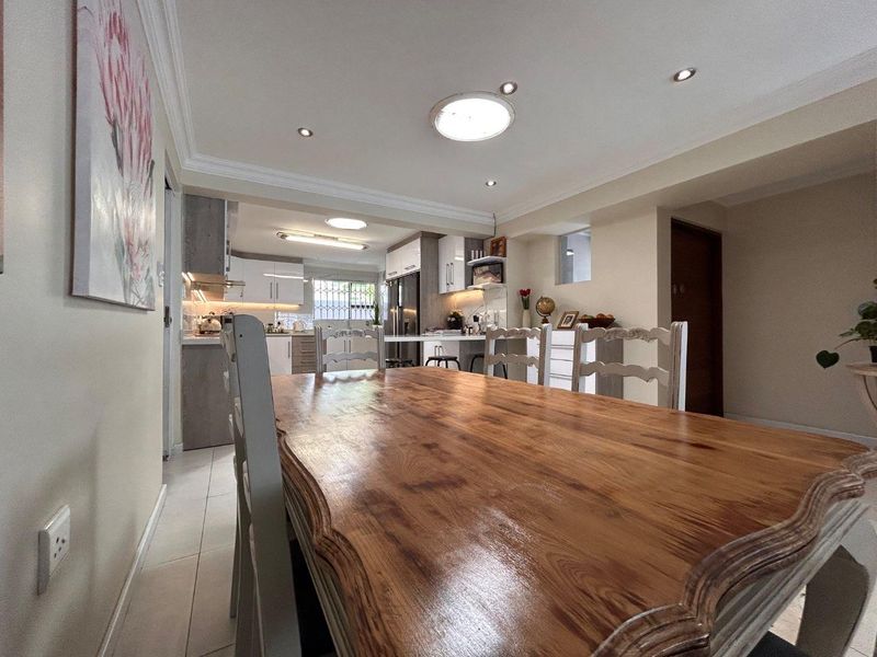 Exquisite Contemporary Residence – Full Title Home - Photo 3