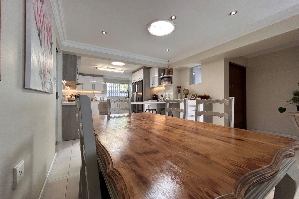 Exquisite Contemporary Residence – Full Title Home - Photo 3