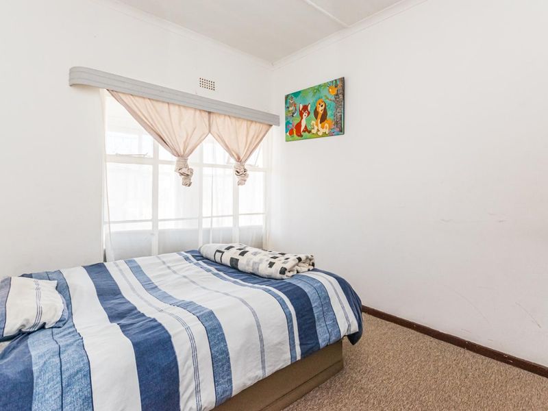 Live Large on the First Floor - Photo 9