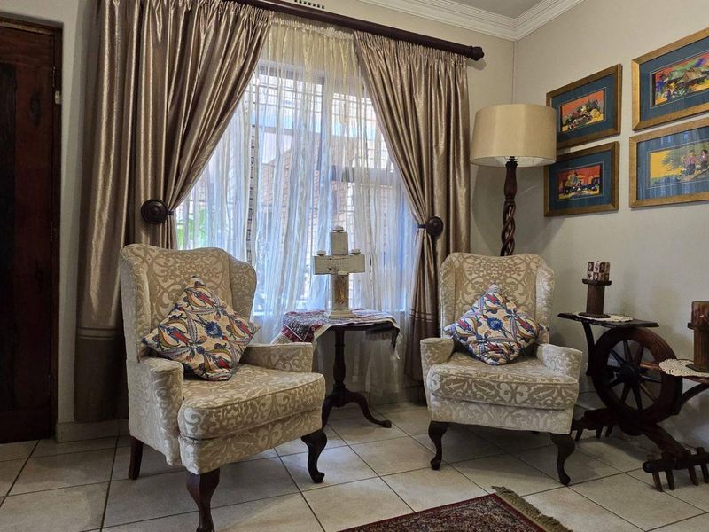 5 Bedroom House for Sale in Brackendowns - Photo 4