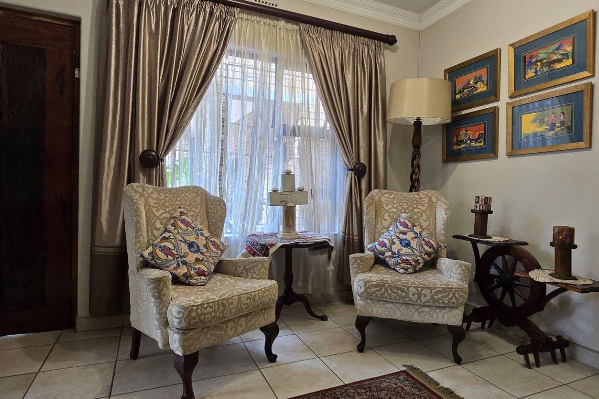 5 Bedroom House for Sale in Brackendowns - Photo 4