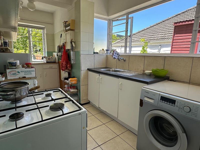 Spacious Apartment Centrally Located - Photo 2