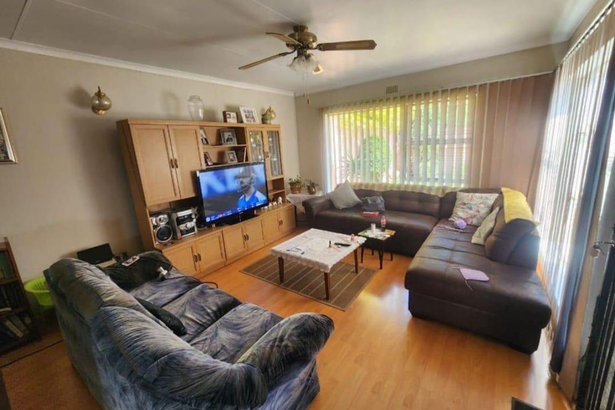 3 Bedroom Townhouse for Sale in Mulbarton - Photo 5