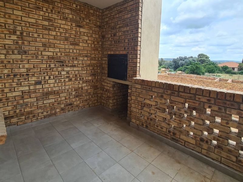 2 Bedroom/ 1 Bath/ 1 Carport / 1st Floor Unit. - Photo 10