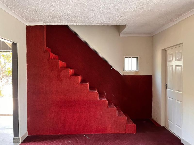 Charming Havenside Home: Potential, Space, and Security - Photo 6