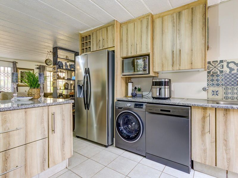 STUNNING DUPLEX IN THE GRENADINES - PET FRIENDLY! - Photo 7