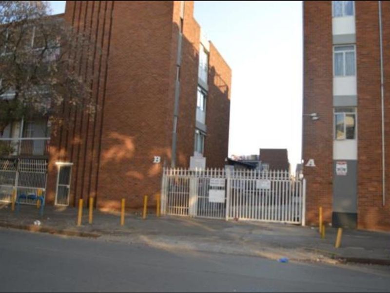 Spacious 2-Bedroom Apartment in Kempton Park CBD - Photo 1