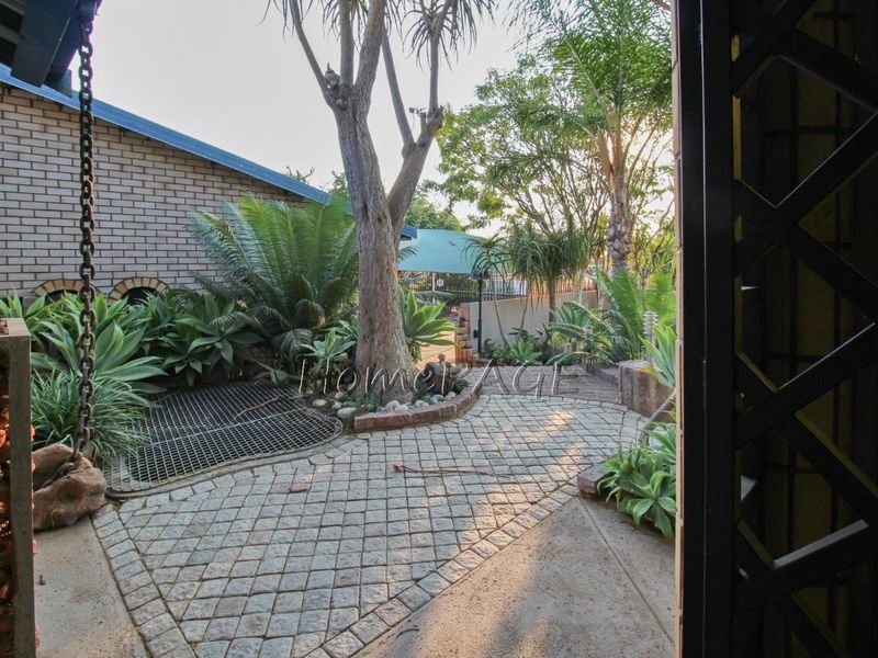 Ext 1, Otjiwarongo:  Stunning 4 Bedroom Home is for Sale - Photo 2
