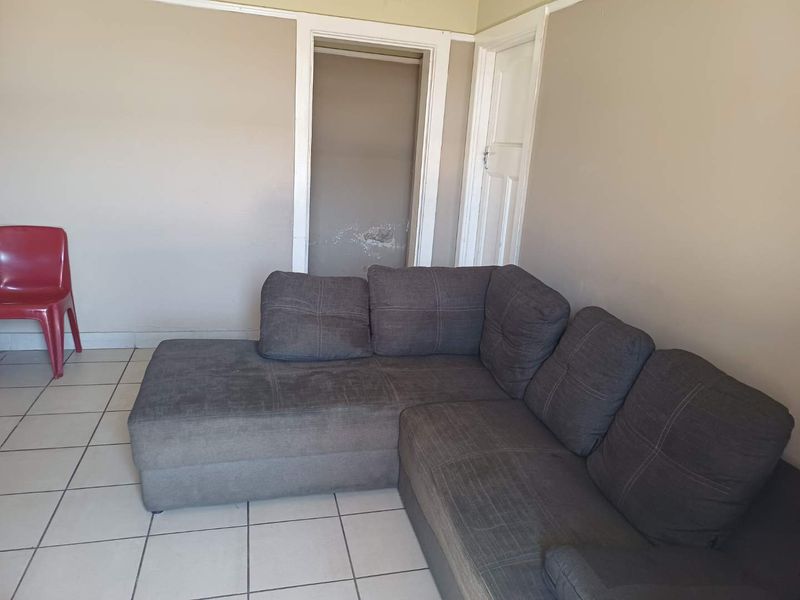 Spacious flat in Established Block - Photo 4