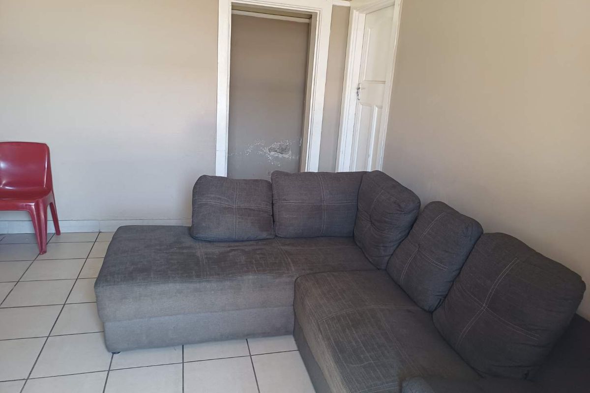 Spacious flat in Established Block - Photo 4