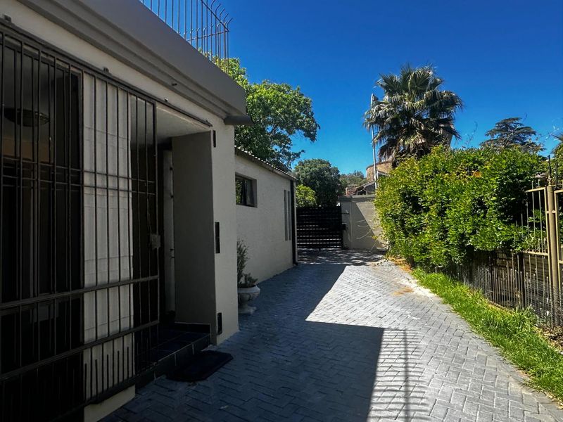 Sought-After Duet in Prestigious Heuwelsig - Photo 2