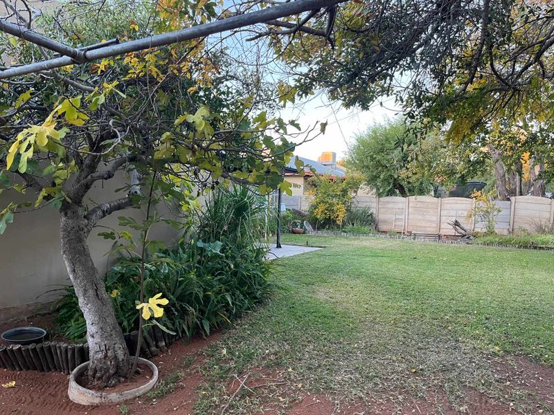 Spacious 3-Bedroom Home with Business Potential – Prime Location! - Photo 9