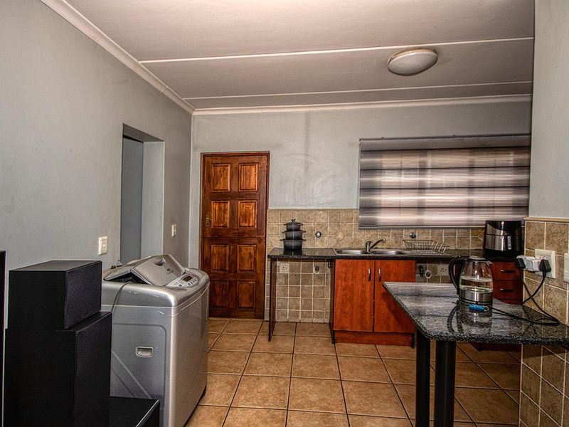 3 Bedroom Meyersig duplex for sale! - Photo 5