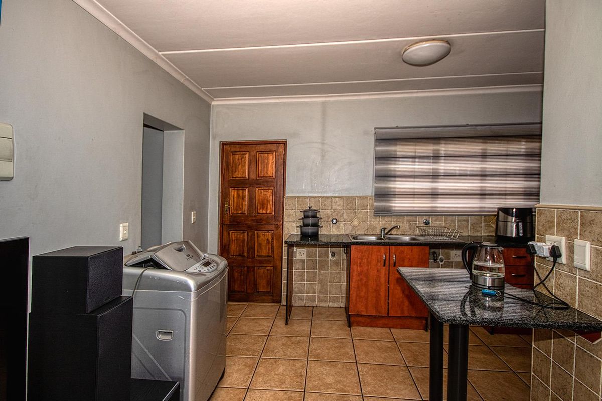 3 Bedroom Meyersig duplex for sale! - Photo 5