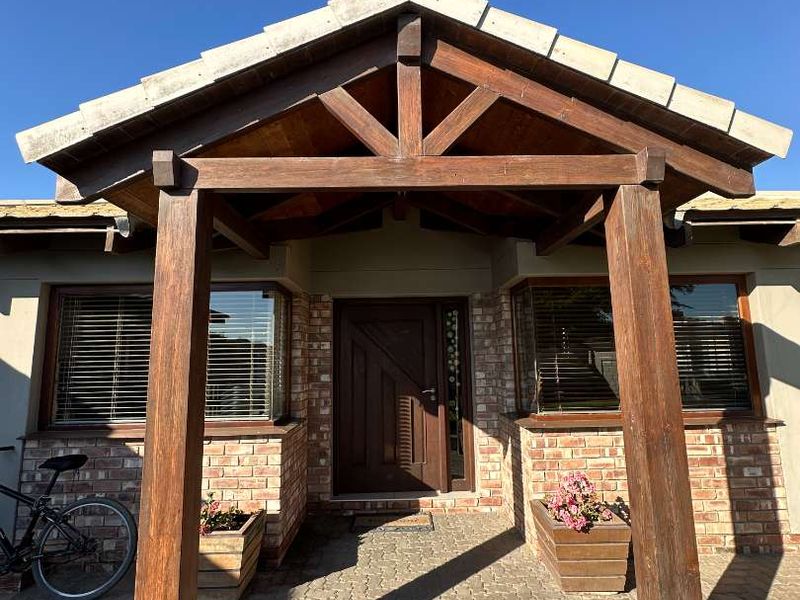 Stunning 3-Bedroom Home in Ocean View. - Photo 2