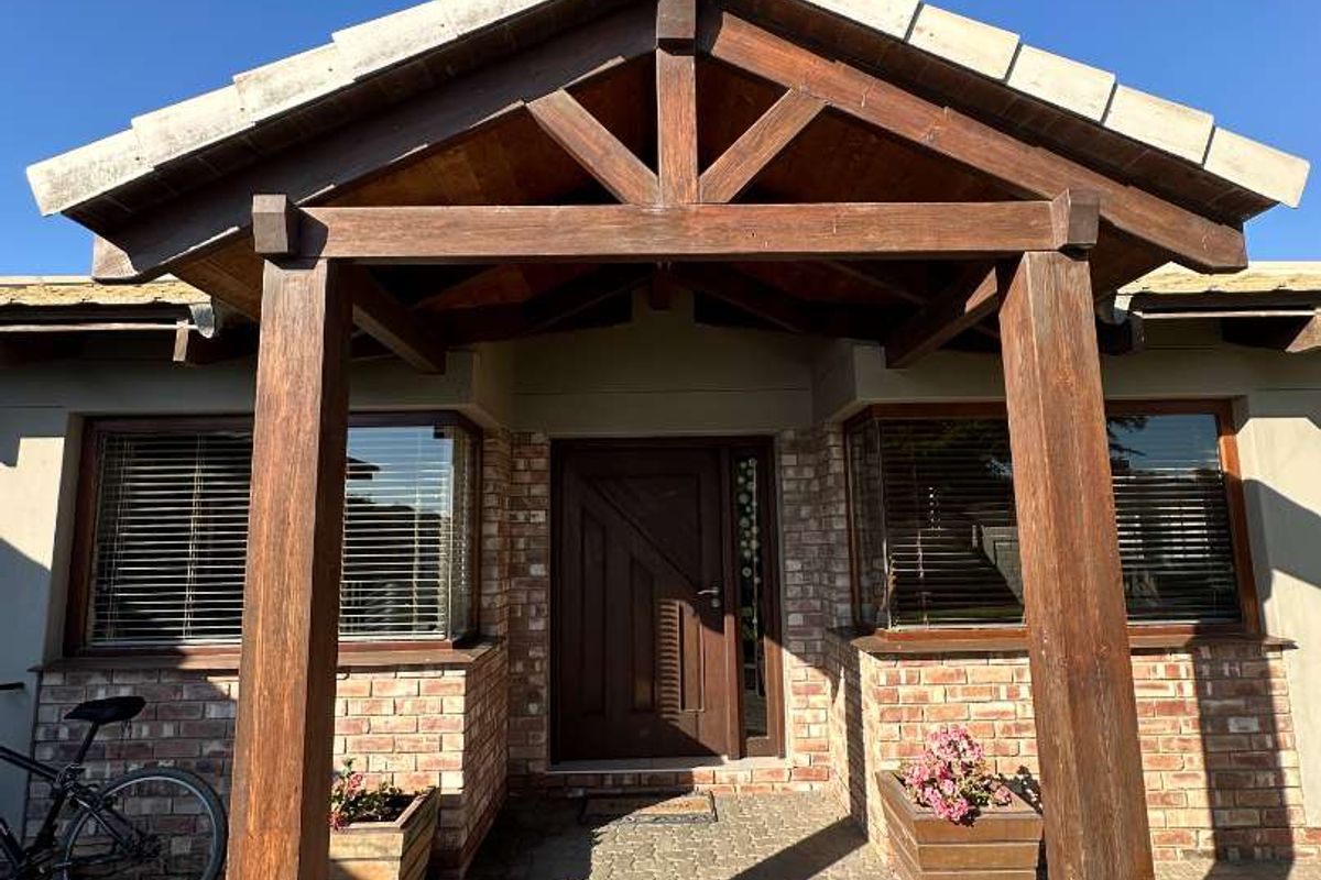Stunning 3-Bedroom Home in Ocean View. - Photo 2
