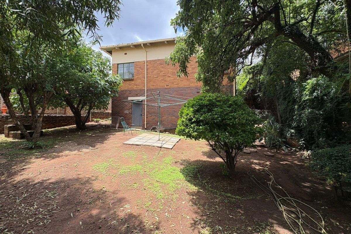 Fabulous Family Home on the Border of Oakdene! - Photo 3