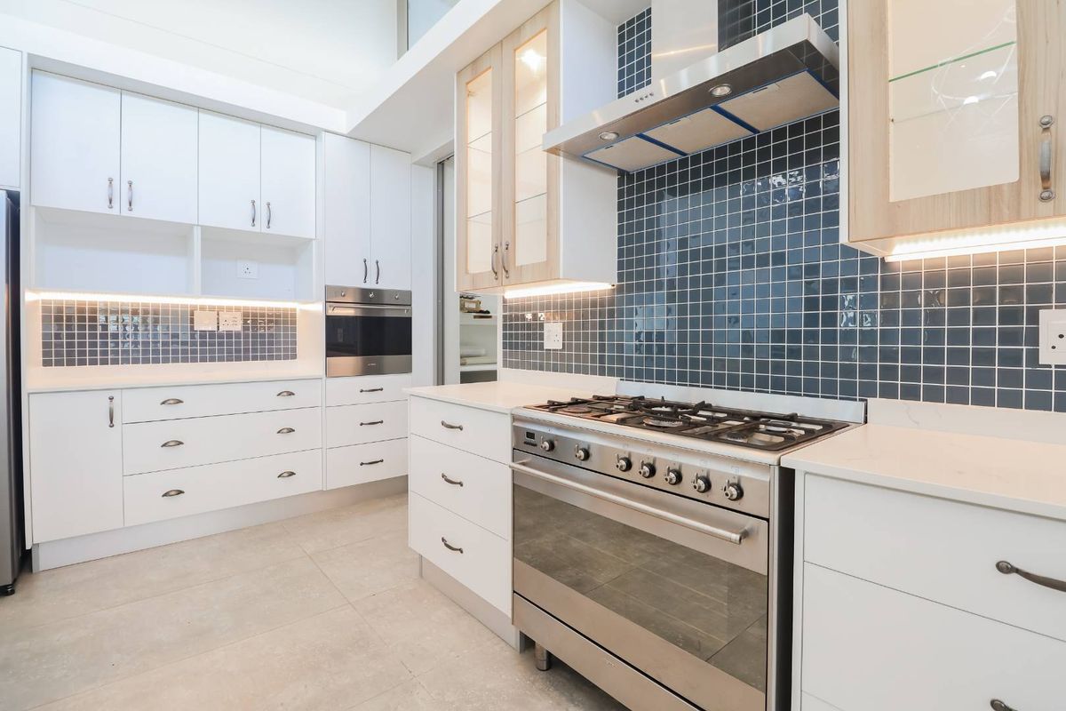 5 Bedroom, 6 Bathroom House for sale in Pinnacle Point Golf Estate - Photo 5