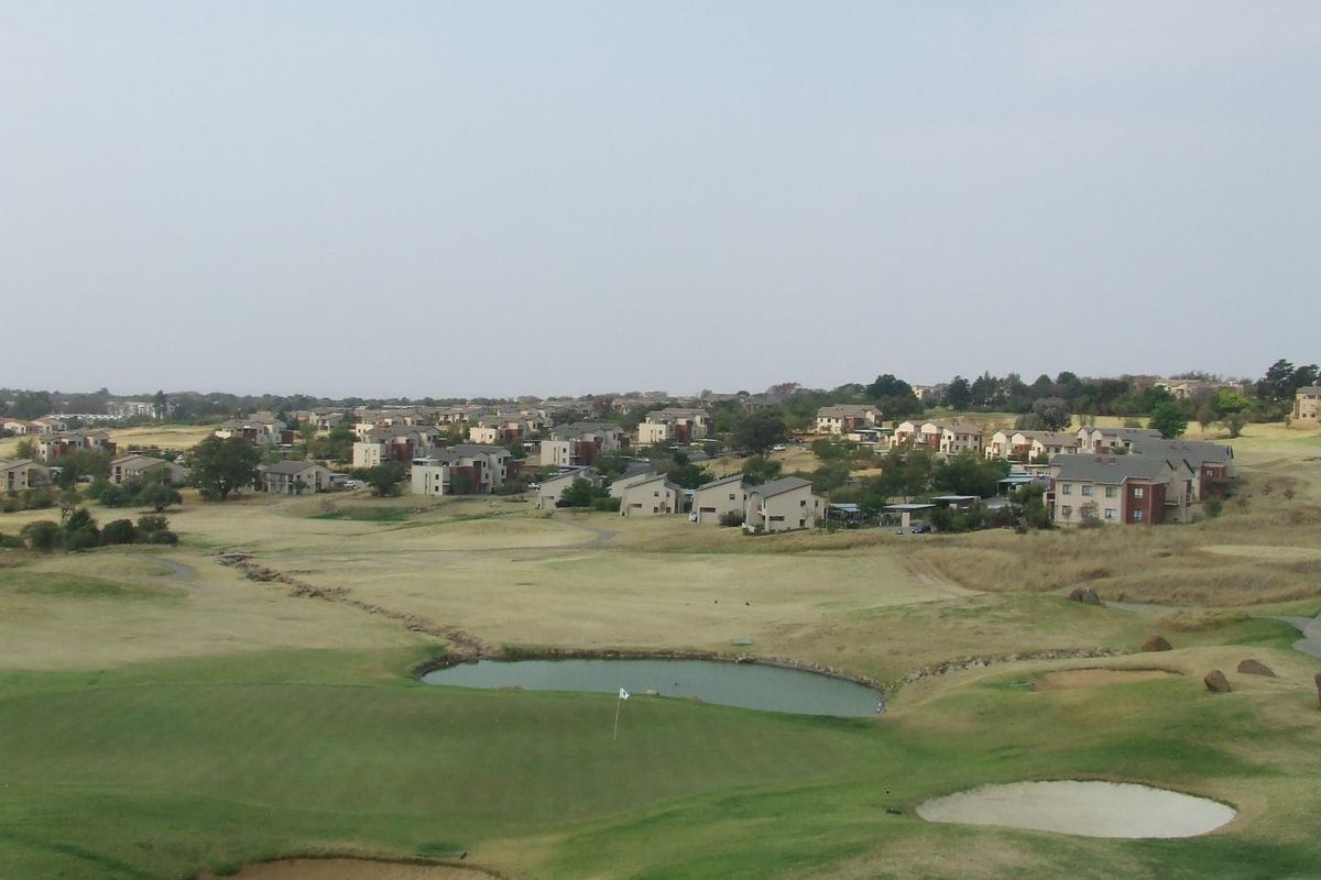 Top Floor 2 Bed 2 Bath Apartment for sale in Jackal Creek Golf Estate - Photo 2