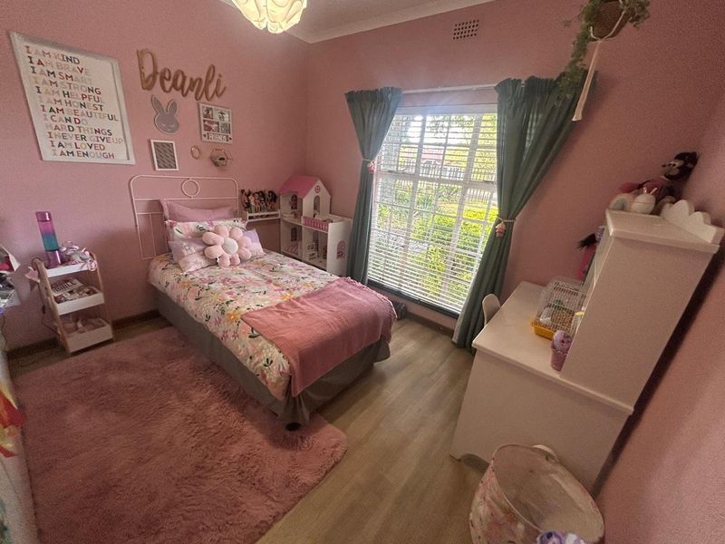 Stunning 4-Bedroom Family Home with Guest Suite - Photo 9