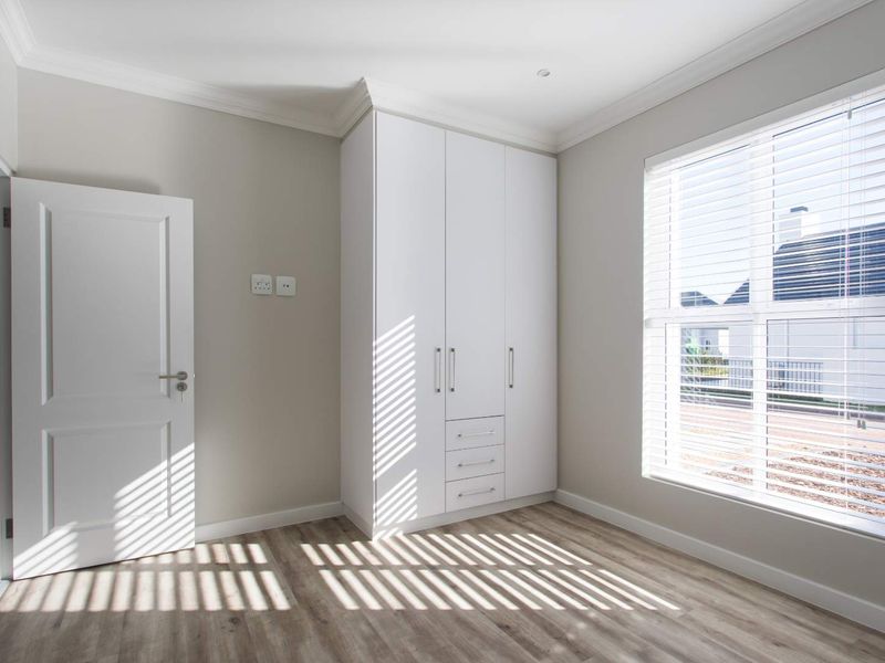 Family Three-Bedroom Home to Rent in The Vines II on Val de Vie Estate - Photo 7