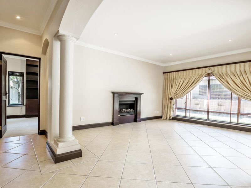 PERFECT HOME FOR ENTERTAINING - Photo 8