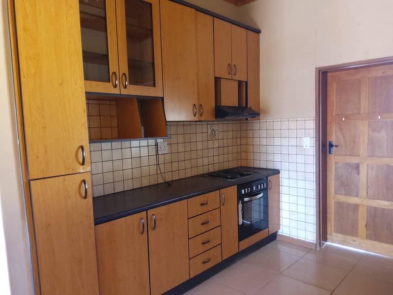 🏡 **Your Dream Home Awaits in Okahandja Extension 4!** 🏡 - Photo 4