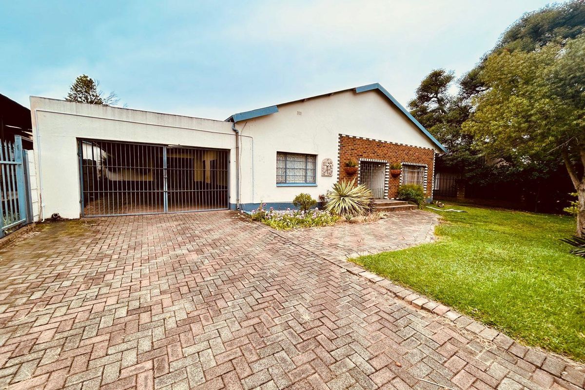 4 Bedroom House with a 2 bedroom flat - Photo 2