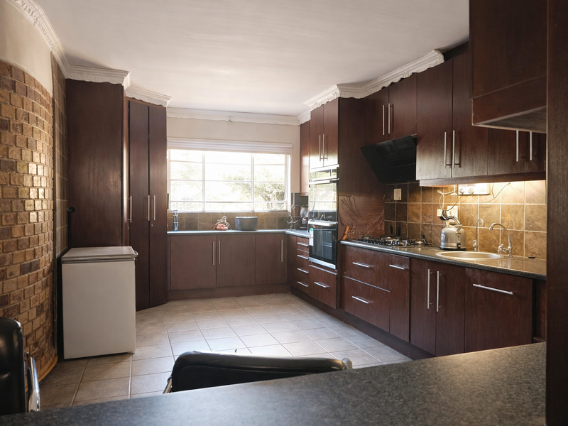 Spacious Family Living with Flexible Dual-Living Potential - Photo 5