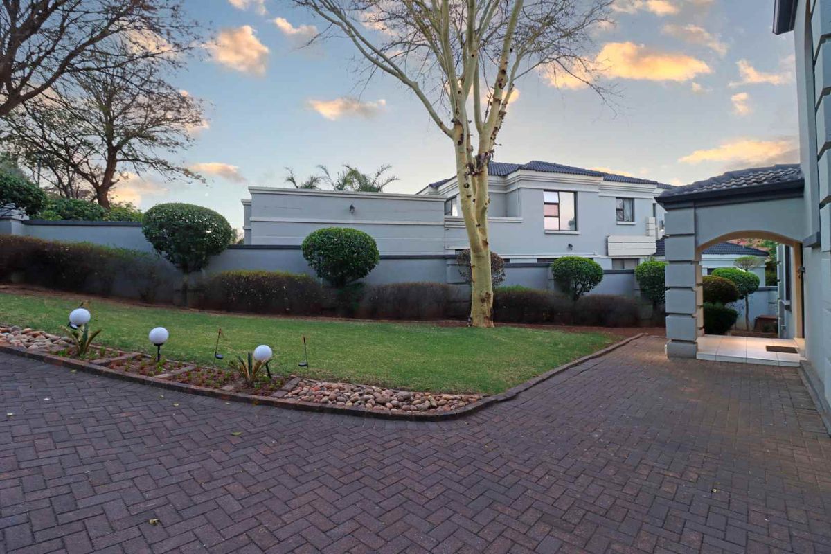 Exceptional 3 bedroom home in the sought after Featherbrook Estate. - Photo 4