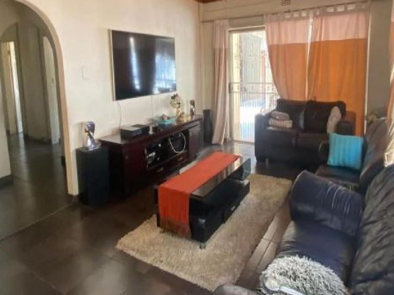 Large family home - Photo 4