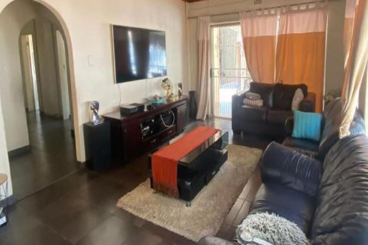 Large family home - Photo 4