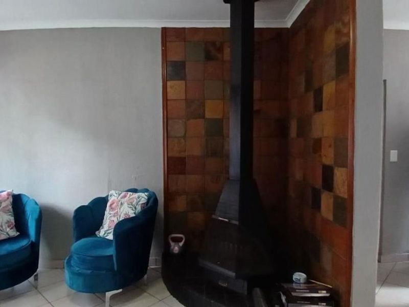 House for Sale in Brackendowns. - Photo 3