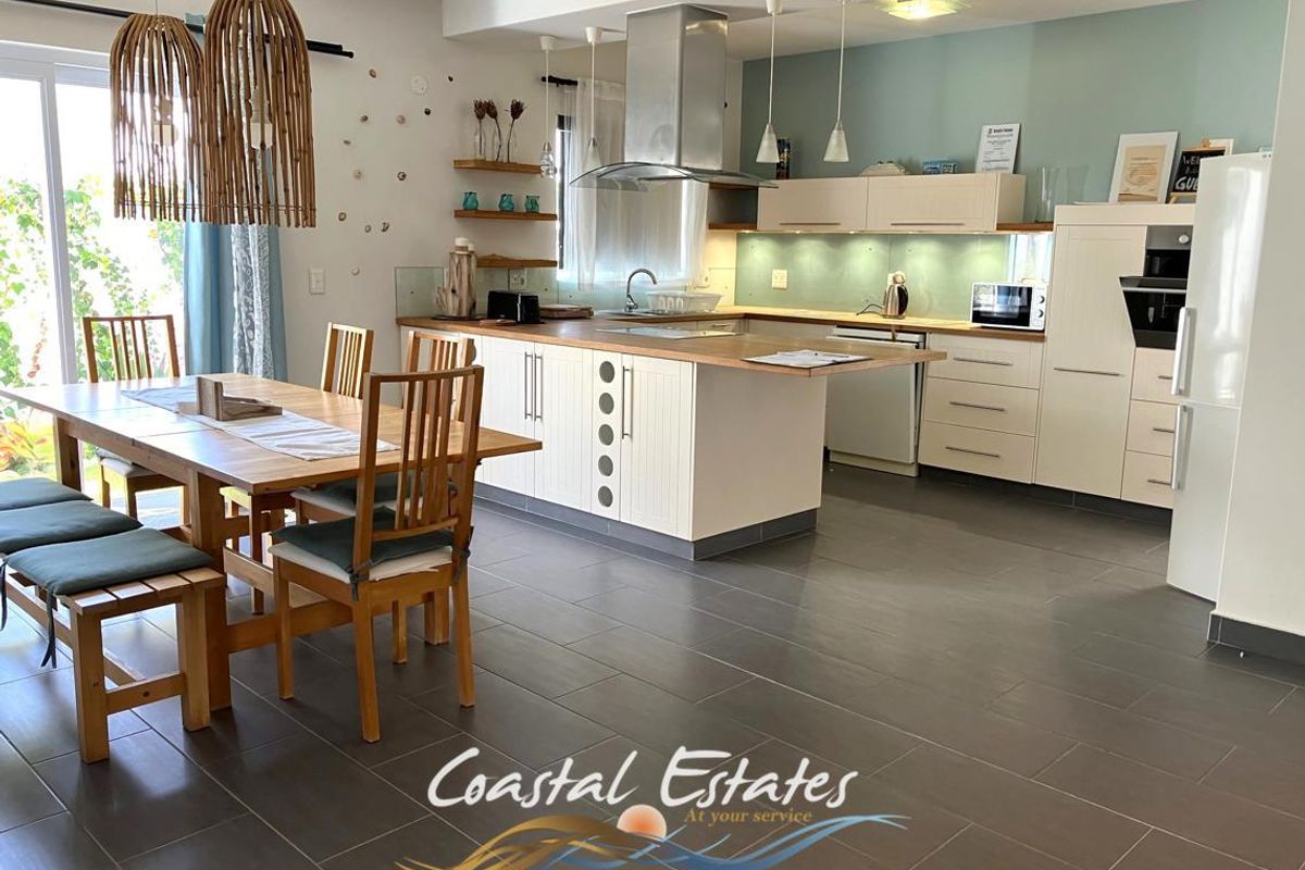 Stunning 3-Bedroom Townhouse with Breathtaking Sea Views - Photo 4