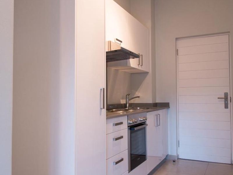 MODERN ONE BEDROOM APARTMENT IN ISABEL ESTATE - Photo 2