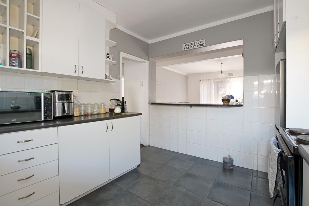 Ground floor Apartment with spacious living and entertaining potential - Photo 5