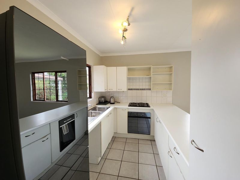 Pet Friendly 2 Bedroom House with lovely garden - Photo 7