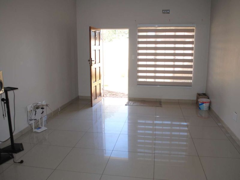 Townhouse Lovely ground level unit 2 Bedrooms - Photo 4