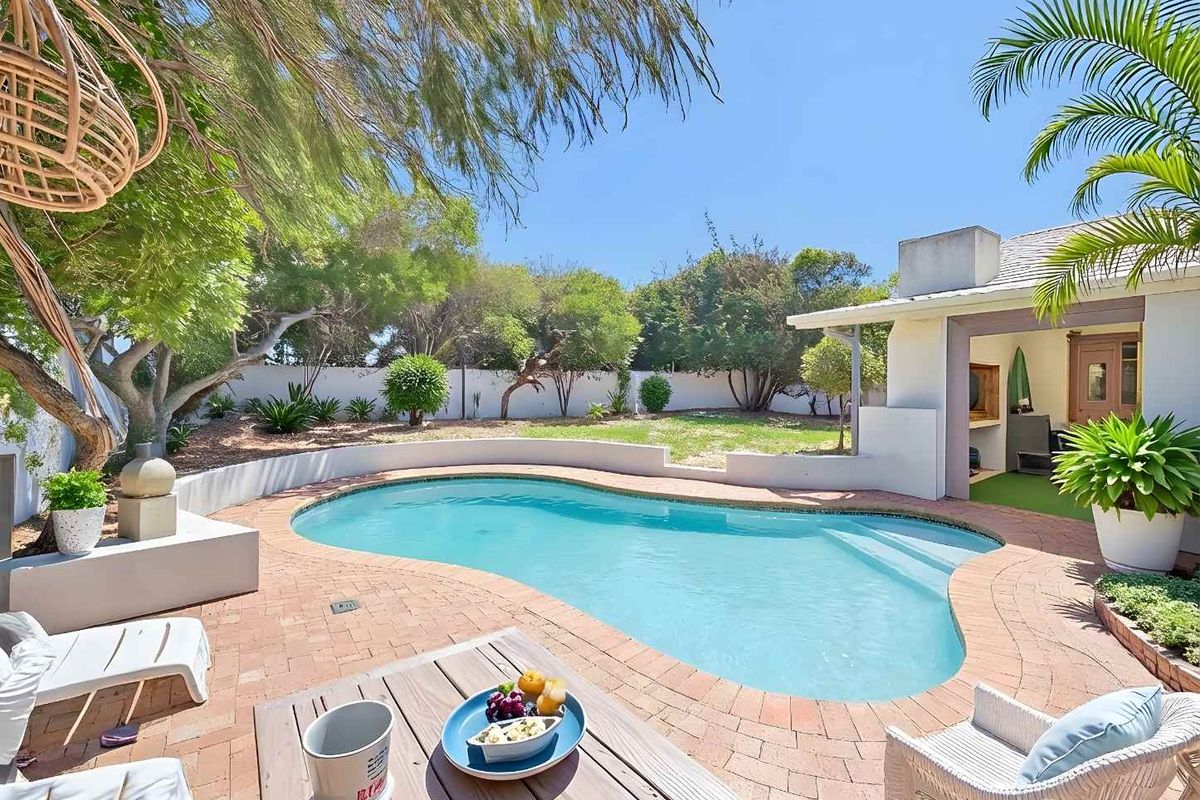 Spacious, family home near the water! - Photo 4