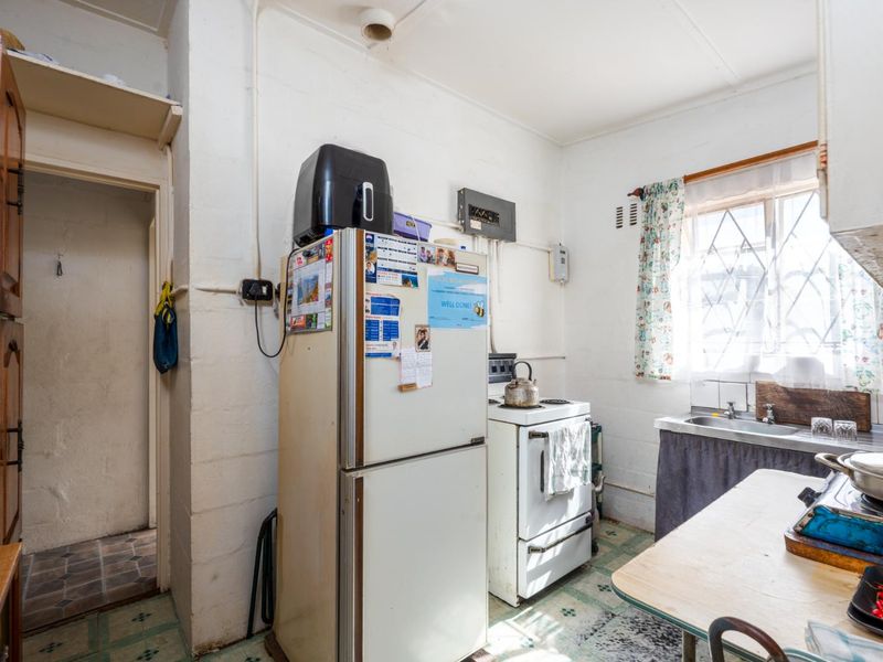 Charming 3-Bedroom Freestanding Home in Ocean View – Estate Late Sale for R850,000 - Photo 4