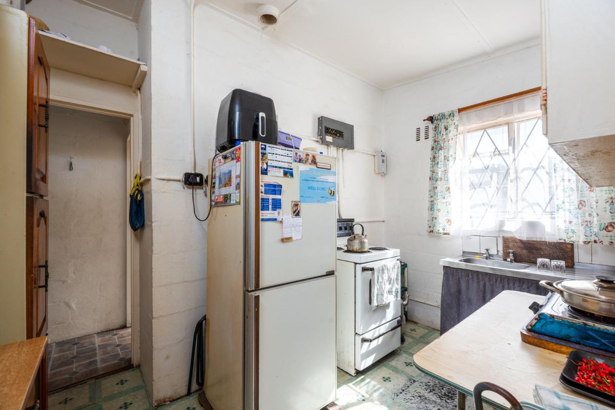 Charming 3-Bedroom Freestanding Home in Ocean View – Estate Late Sale for R850,000 - Photo 4