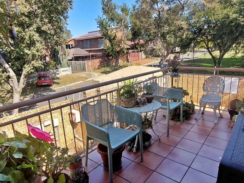 Secure 2 Bedroom Sanctuary - Photo 2