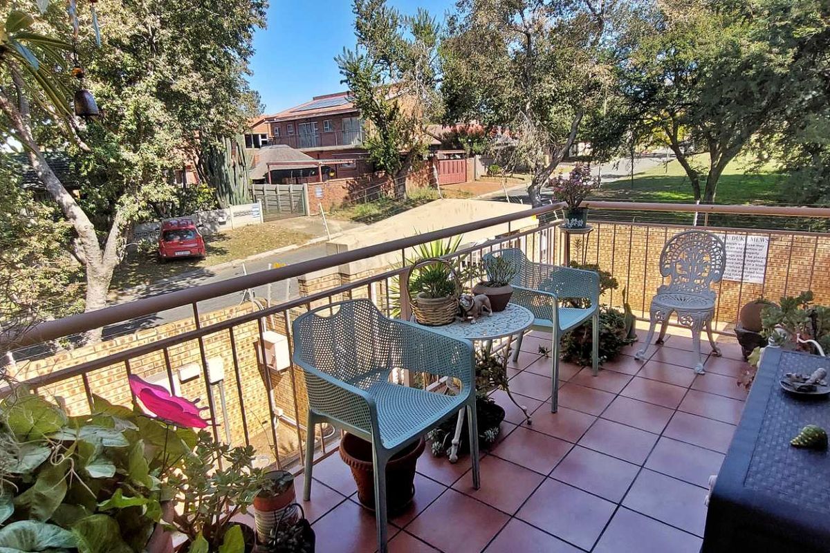 Secure 2 Bedroom Sanctuary - Photo 2