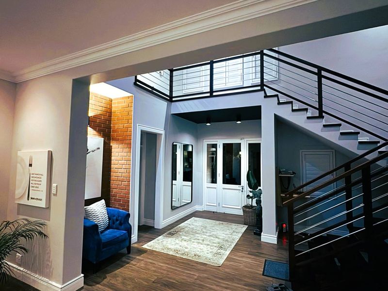 Coastal Architectural Elegance With Endless Ocean Views. - Photo 8