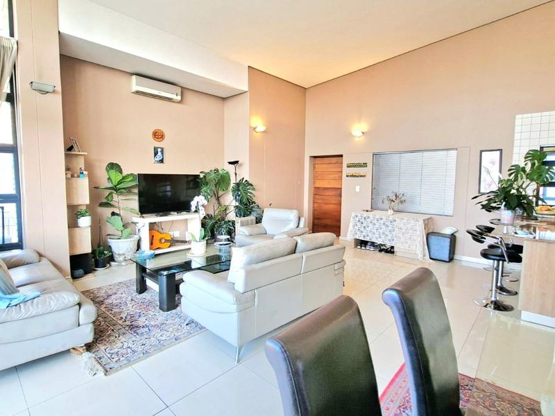 Spacious Bedford Centre Apartment – Prime Position, Exceptional Potential! - Photo 5