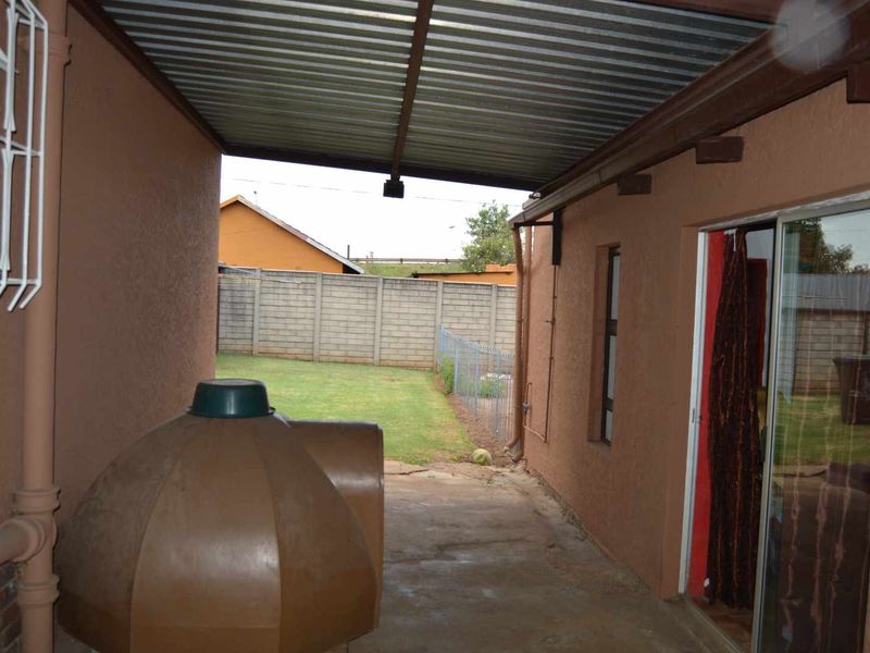 Family Home With A Flatlet In Dinwiddie - Photo 10