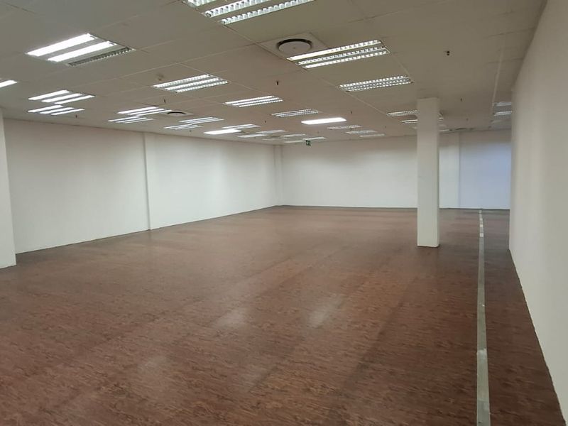 **Prime Retail Space Available in High-Traffic Mall with Unmatched Visibility** - Photo 5