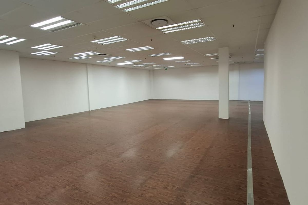 **Prime Retail Space Available in High-Traffic Mall with Unmatched Visibility** - Photo 5