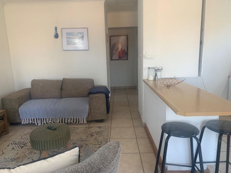 Secured 2 bedroom apartment in a complex - Photo 9